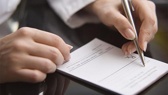 系统显示“满床”实际仅有 2 人，治疗药物直接被丢，这家医院“离大谱”