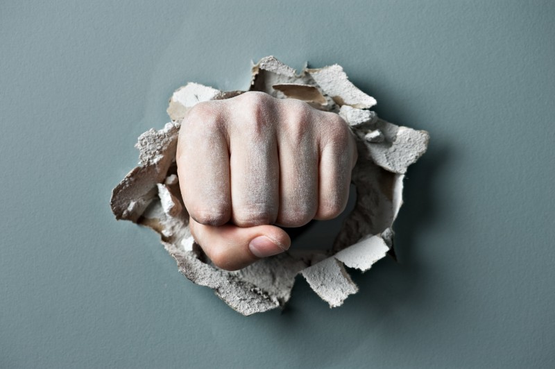 紧急情况下，医护人员能否超范围执业?